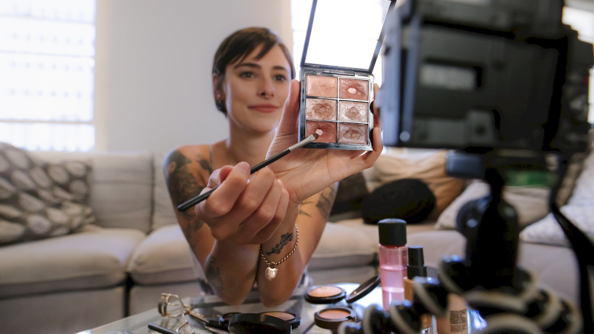 Mit csinál egy influencer marketing ügynökség? Milyen módozatai, lehetőségei vannak az influencer marketingnek? Hogyan kezdj hozzá? Definíciók, példák.